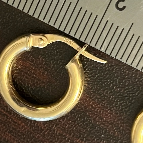 10k gold 15mm hoops - Picture 2 of 4